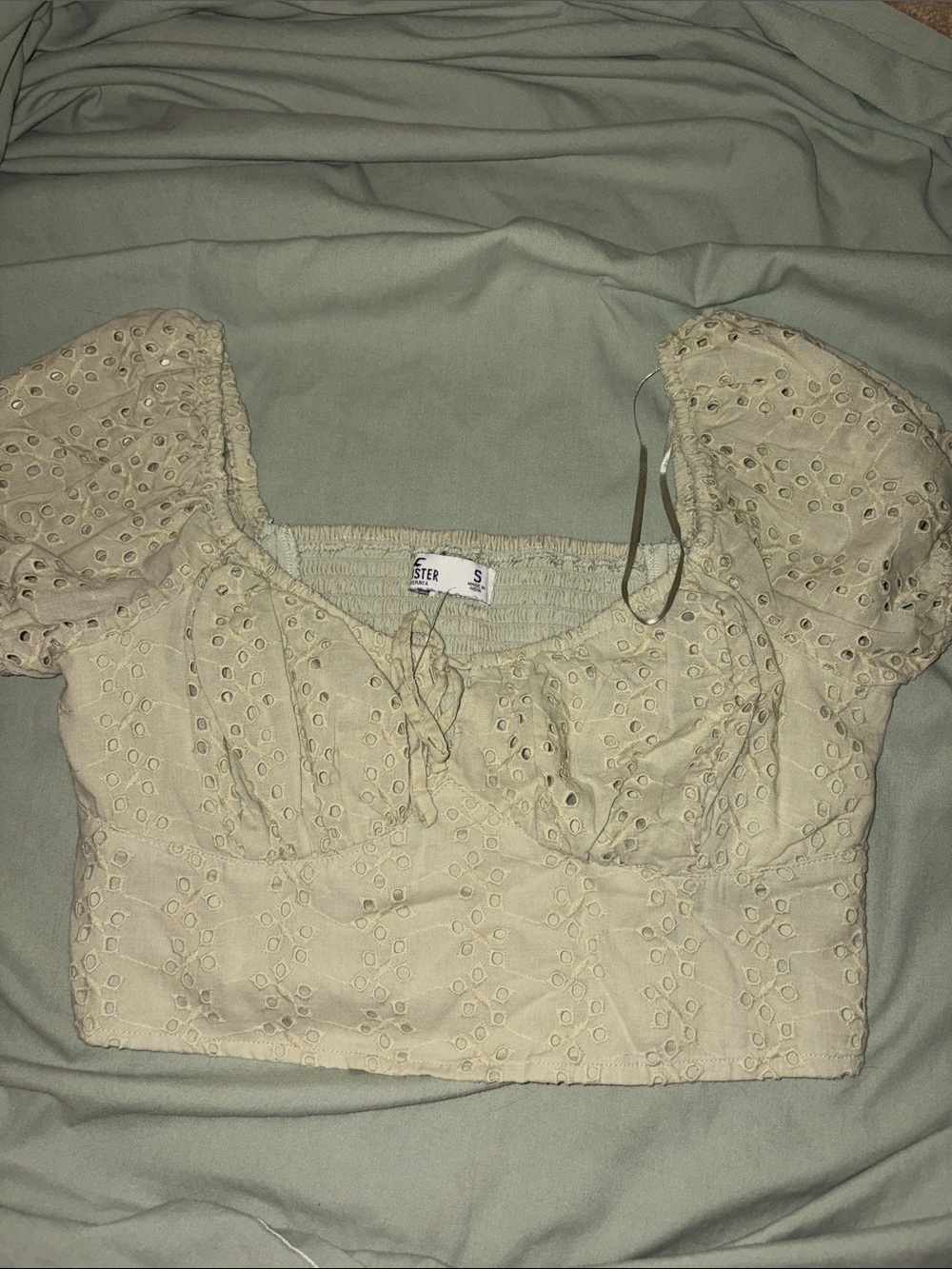 Hollister Eyelet Puff-Sleeve Crop Top - Cream